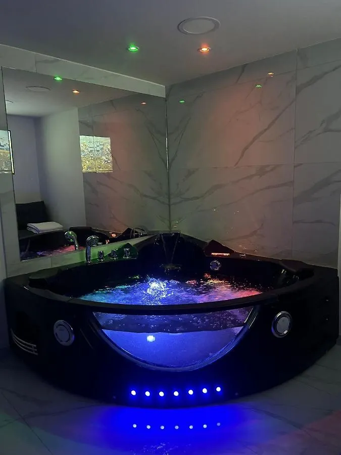 Luigi Luxury Suite Napoli 0*,