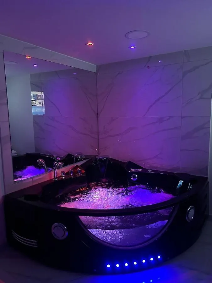 Luigi Luxury Suite Napoli 0*,  Italia