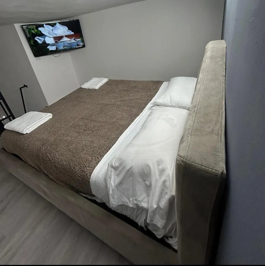 Luigi Luxury Suite Naples 0*,