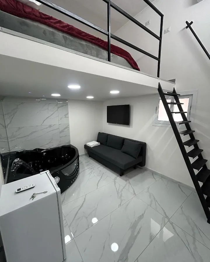 Luigi Luxury Suite Napoli 0*,  Italia