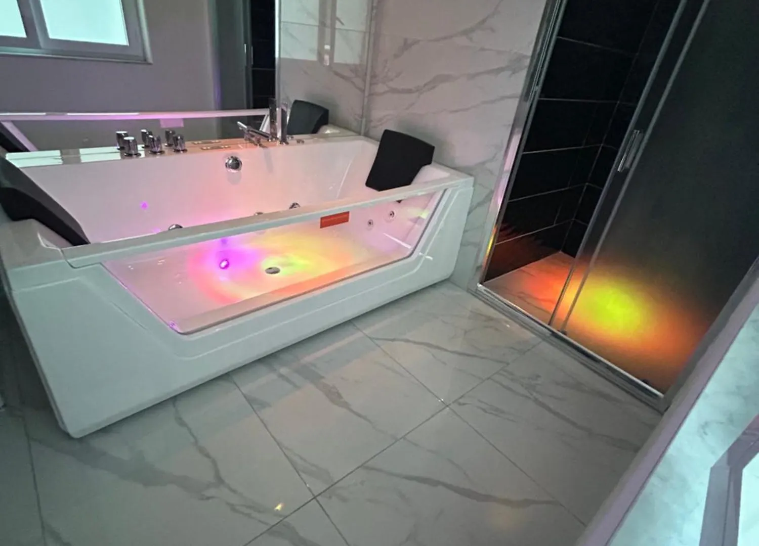 Luigi Luxury Suite Napoli 0*,  Italia