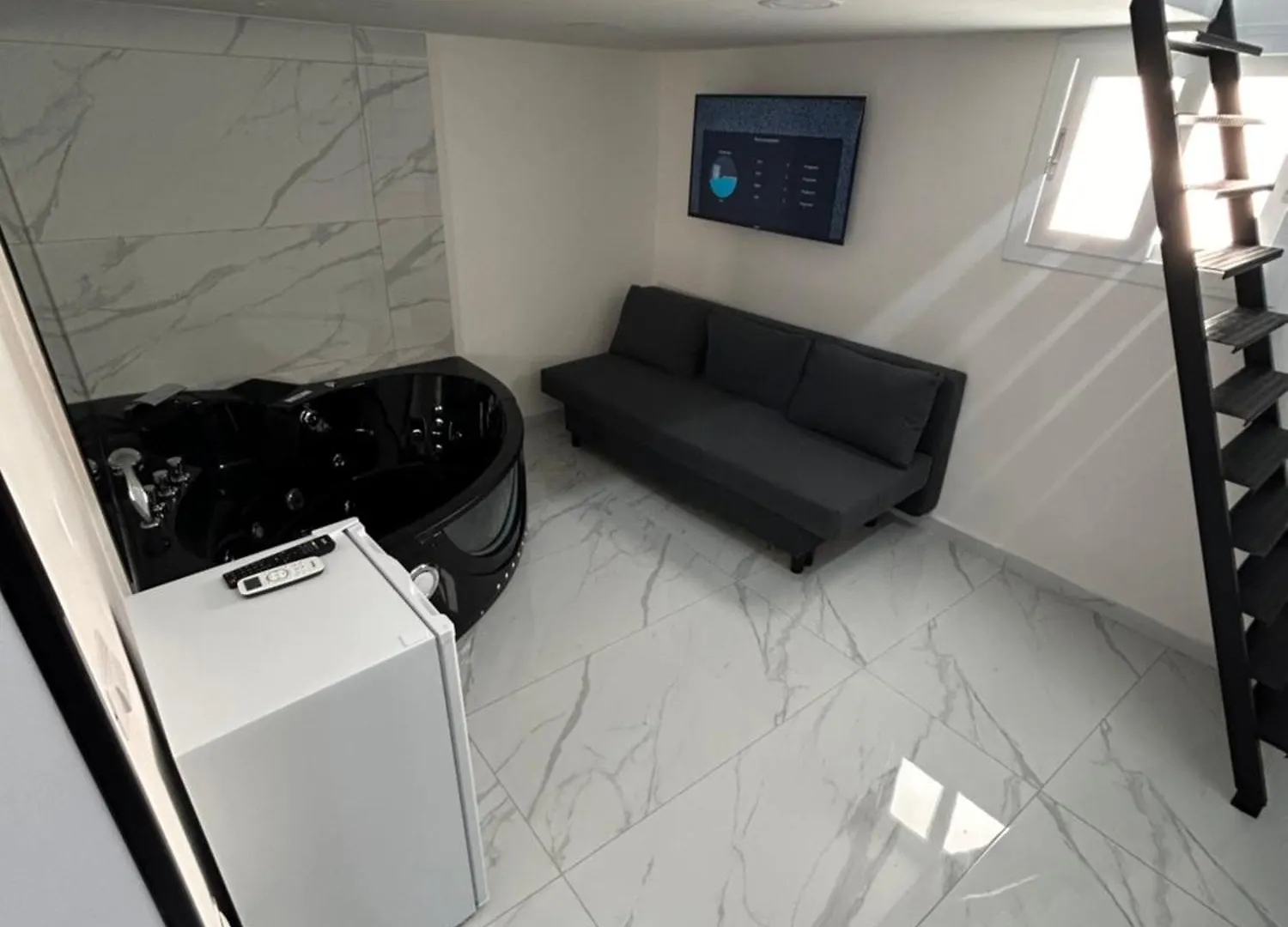 Luigi Luxury Suite Napoli 0*,